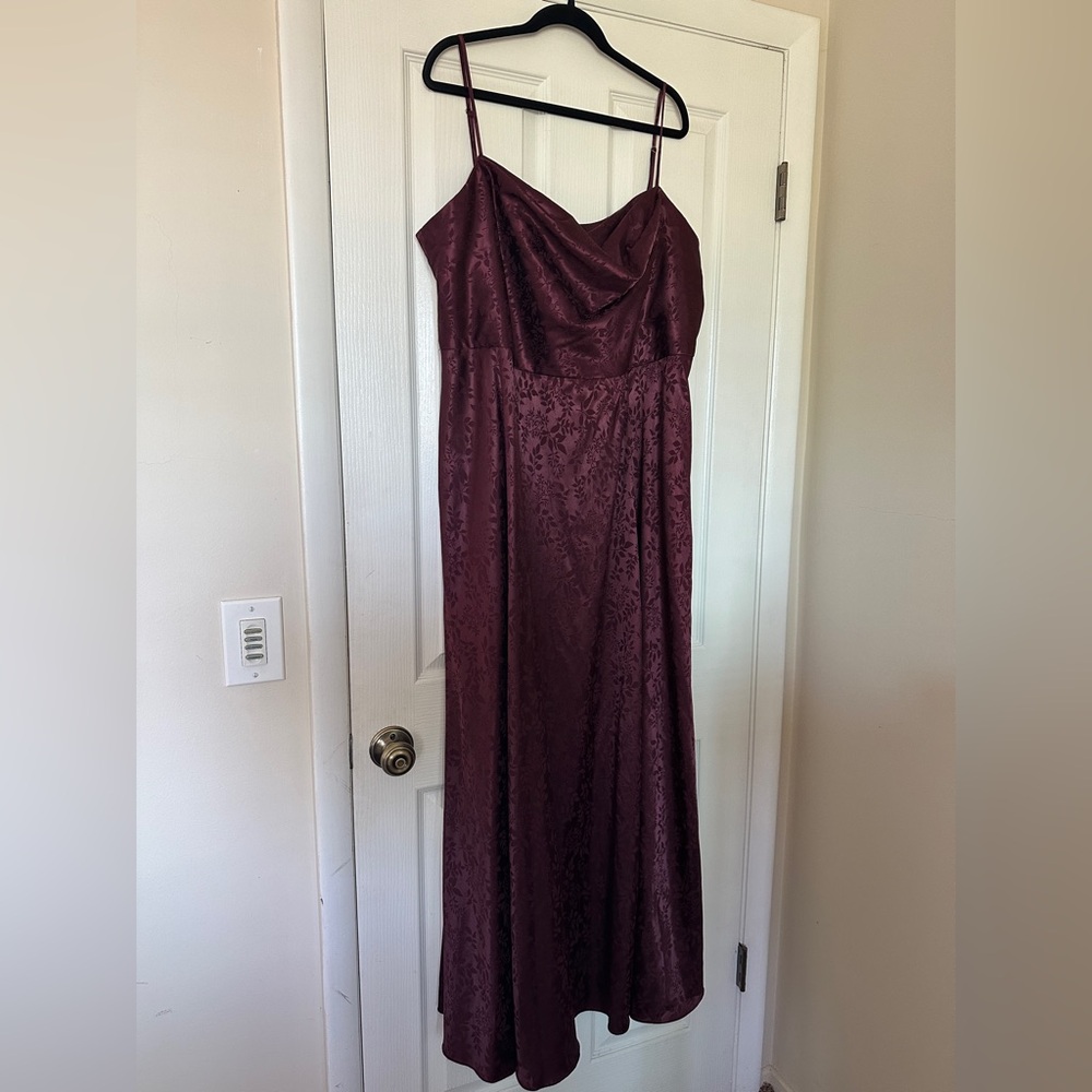 DAVIDS BRIDAL Celebrate - Bridesmaid / Formal Dress in Wine (Sizes 22)